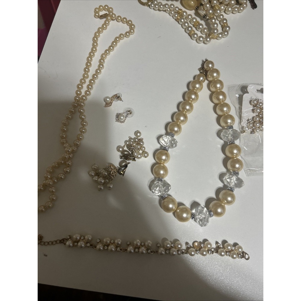 Lot Of 15 Vintage Costume Jewelry Bracelets, Earrings & Necklaces